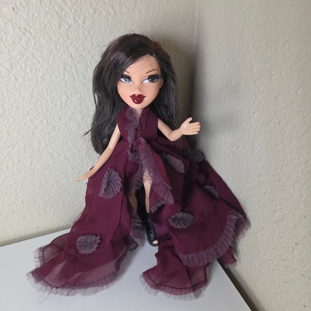 Bratz Vintage 2005 Collector's Edition Holiday Katia Doll + Original Dress